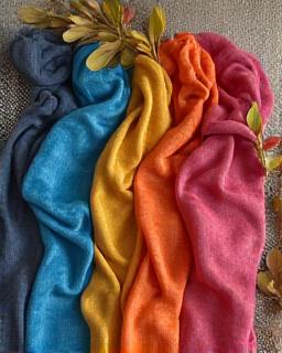 Bufandas artesanales con tintes naturales